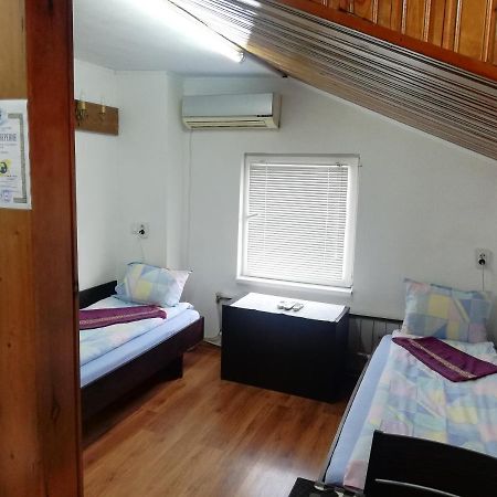 Guest Room Asparuh Trojan Exterior foto